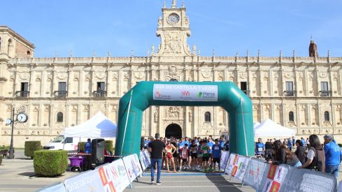 Carrera solidaria por el Día de la Comunidad en León | José Martín