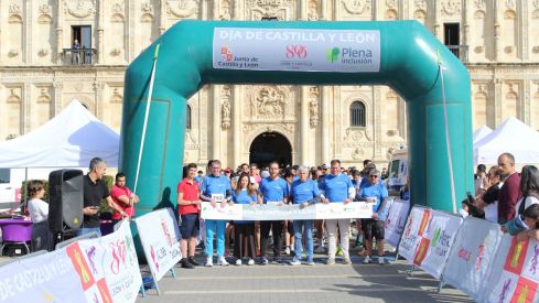 Carrera solidaria por el Día de la Comunidad en León | José Martín
