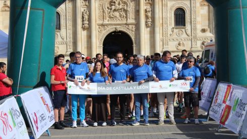 Carrera solidaria por el Día de la Comunidad en León | José Martín