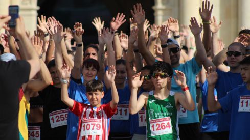Carrera solidaria por el Día de la Comunidad en León | José Martín