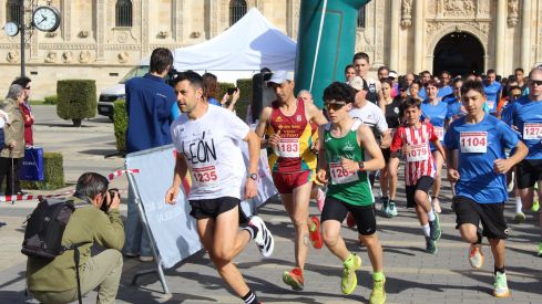 Carrera solidaria por el Día de la Comunidad en León | José Martín