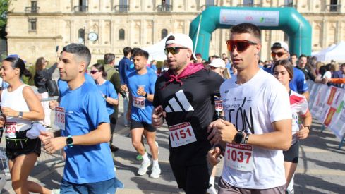 Carrera solidaria por el Día de la Comunidad en León | José Martín