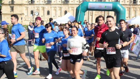 Carrera solidaria por el Día de la Comunidad en León | José Martín