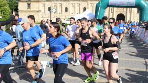 Carrera solidaria por el Día de la Comunidad en León | José Martín