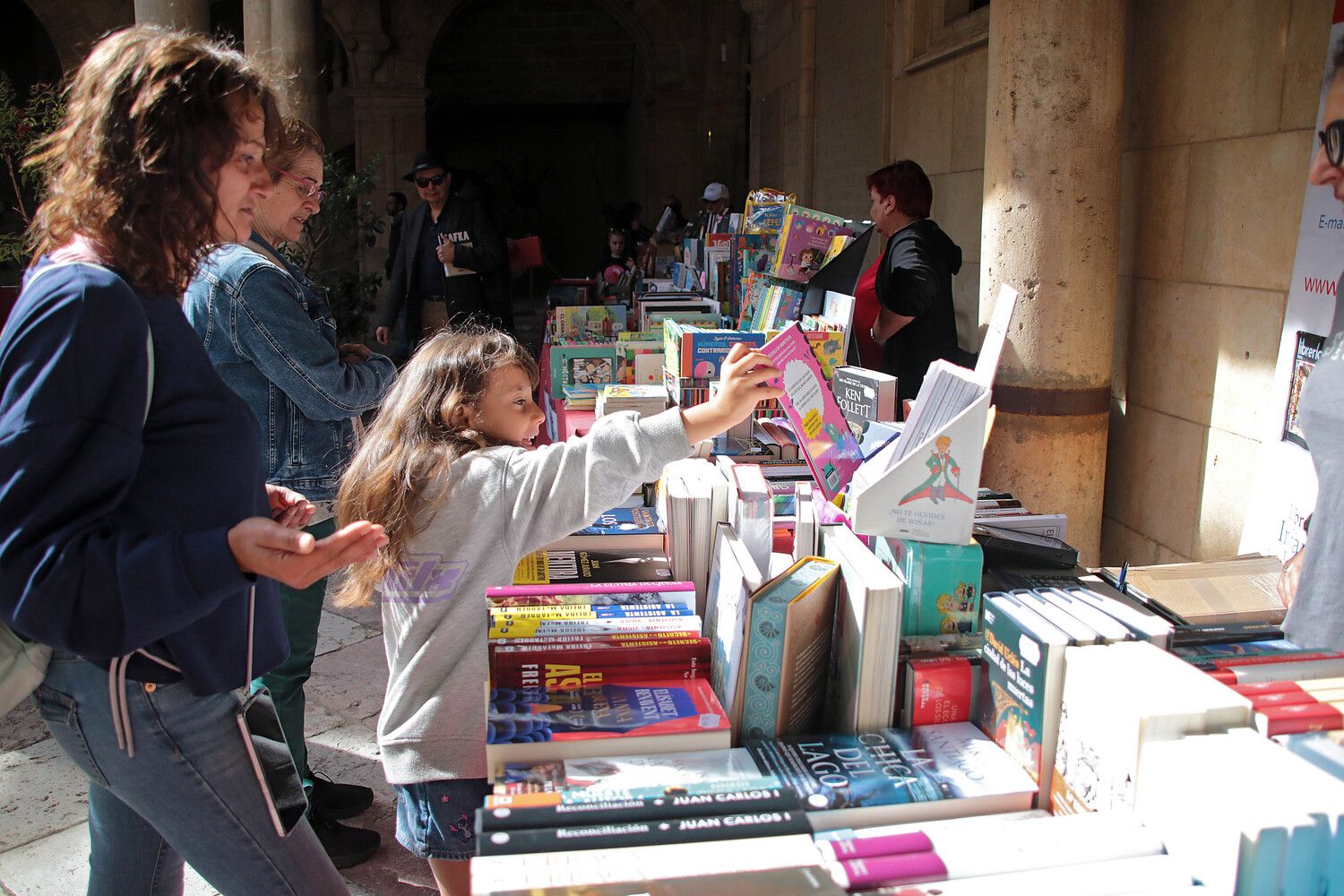 Celebración del Día del Libro en el Palacio de los Guzmanes de León | Peio García / ICAL