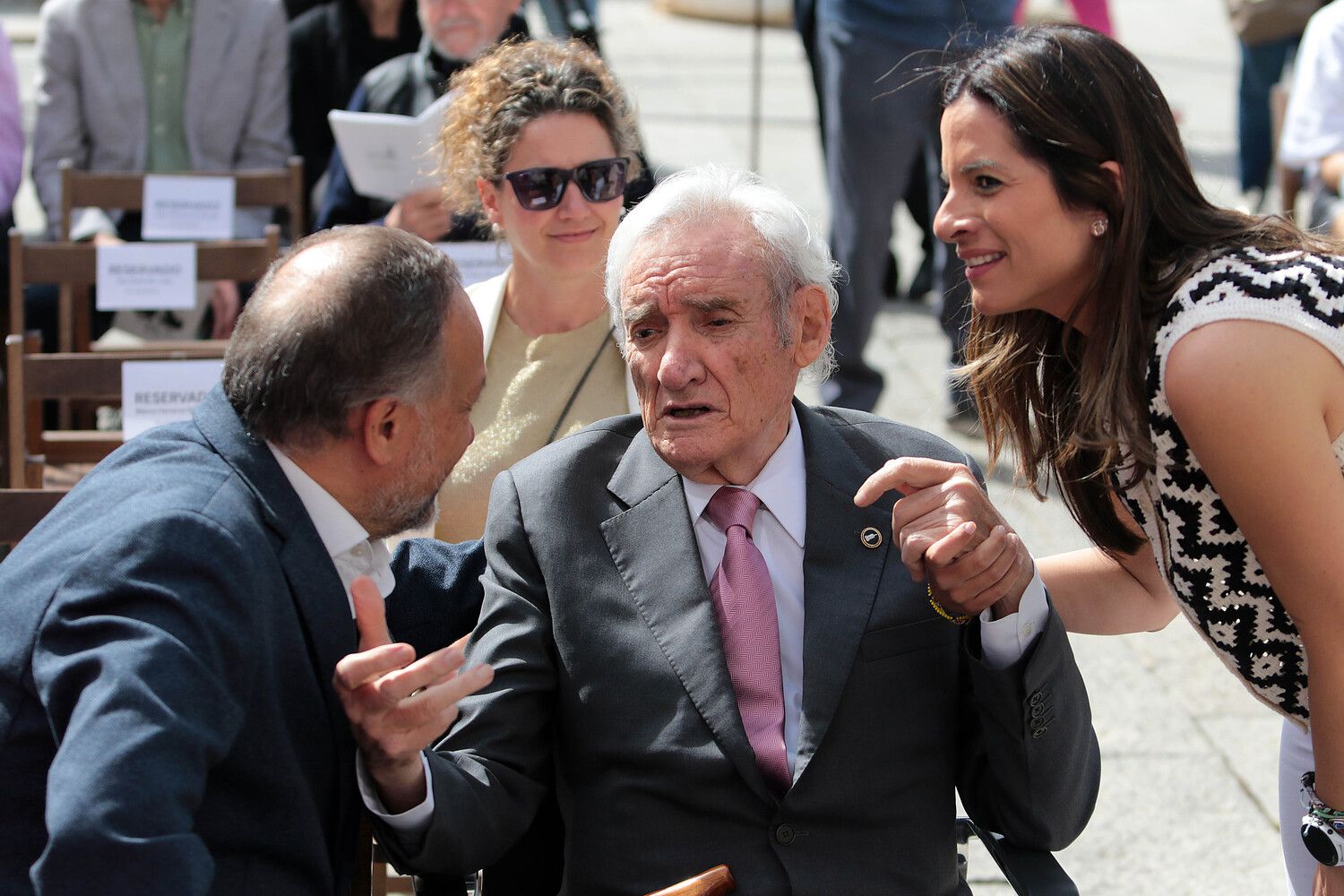 Luis del Olmo pronuncia el pregón del día de San Jorge en la Casa Botines | Peio García / ICAL