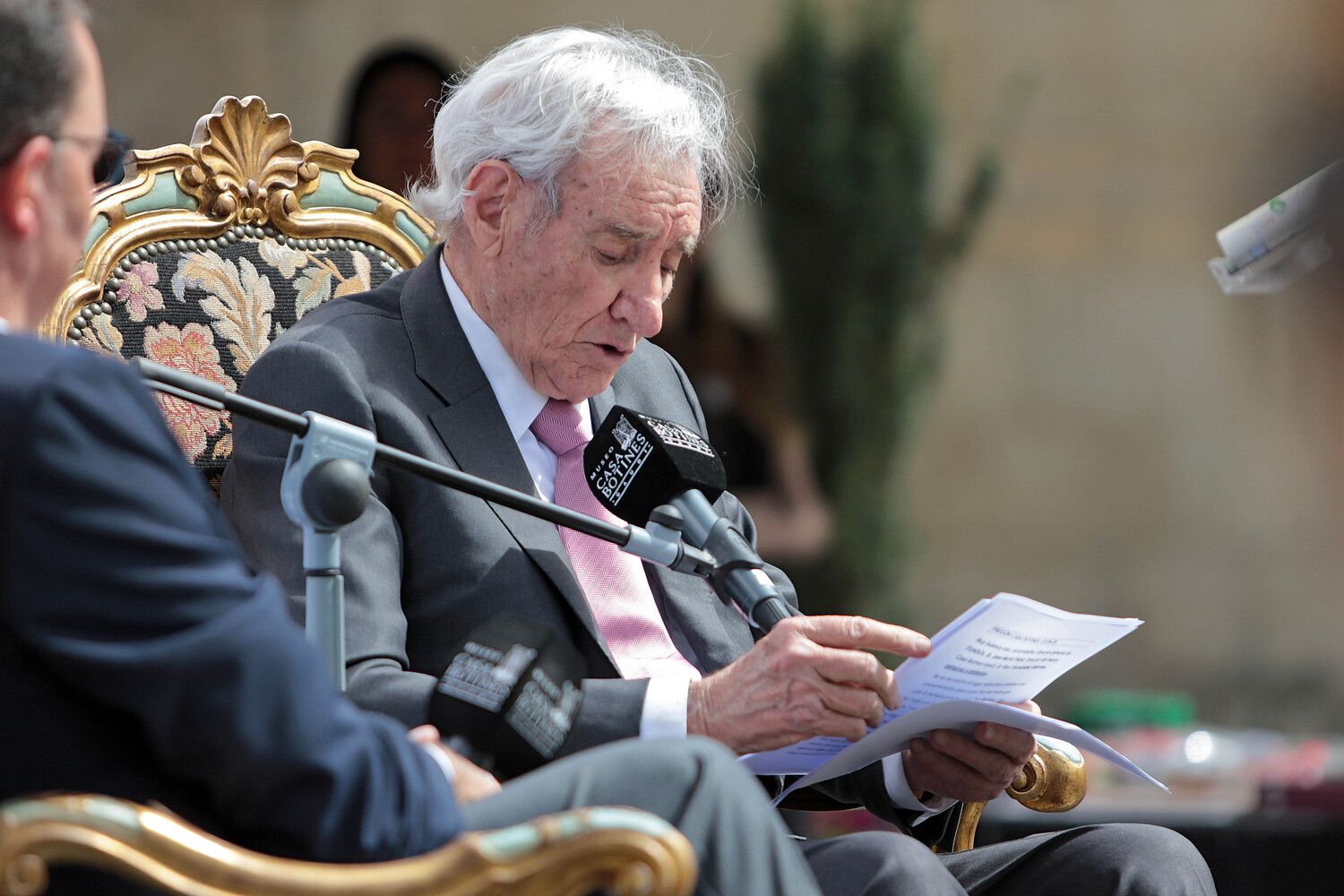 Luis del Olmo pronuncia el pregón del día de San Jorge en la Casa Botines | Peio García / ICAL