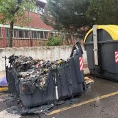 Calcinados dos contenedores en una nueva oleada de incendios provocados en San Andrés del Rabanedo