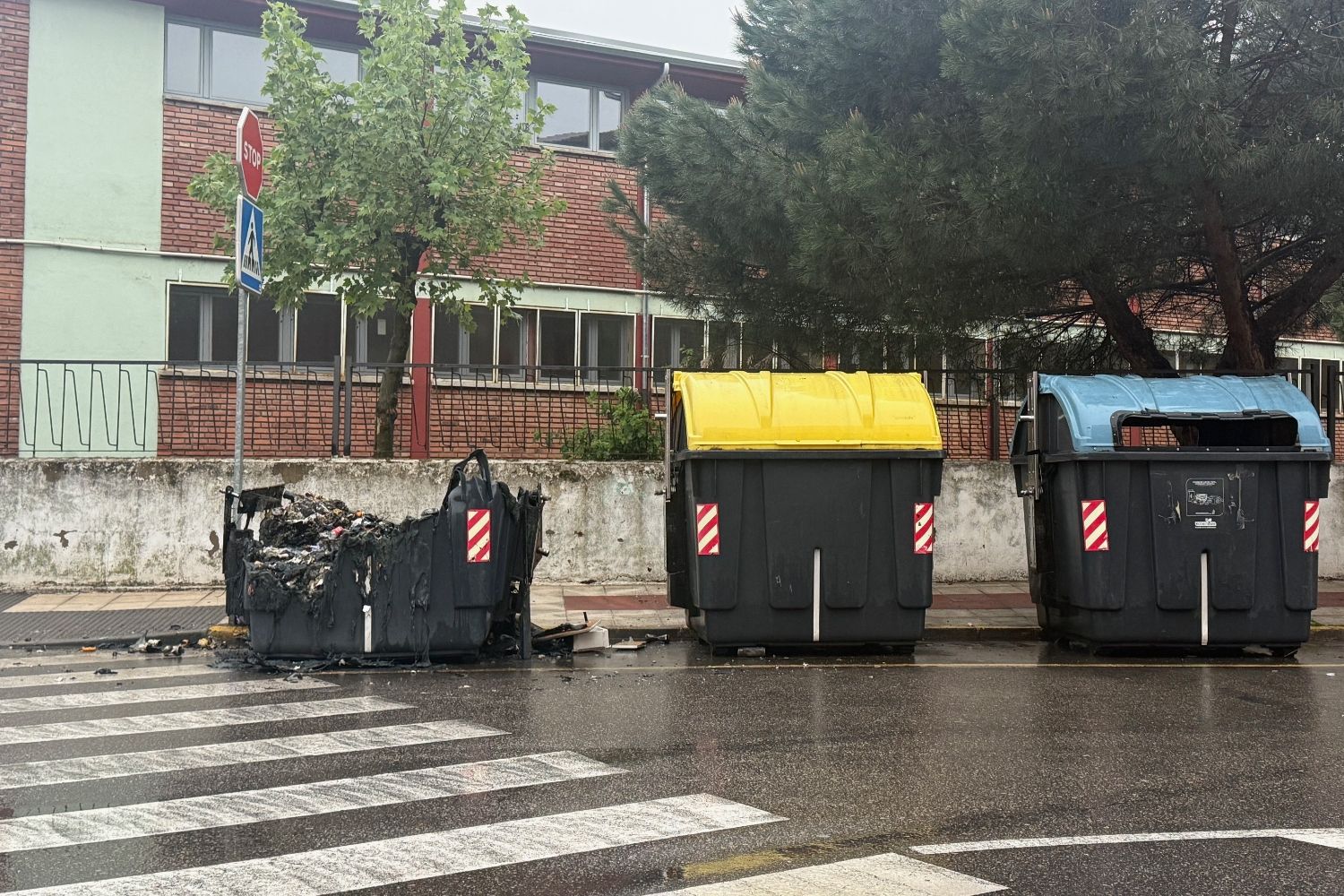 Calcinados dos contenedores en una nueva oleada de incendios provocados en San Andrés del Rabanedo