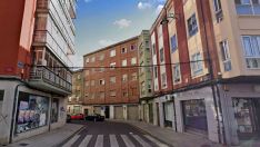 Corte de tráfico en la calle Pardo Bazán de León por obras de Saleal