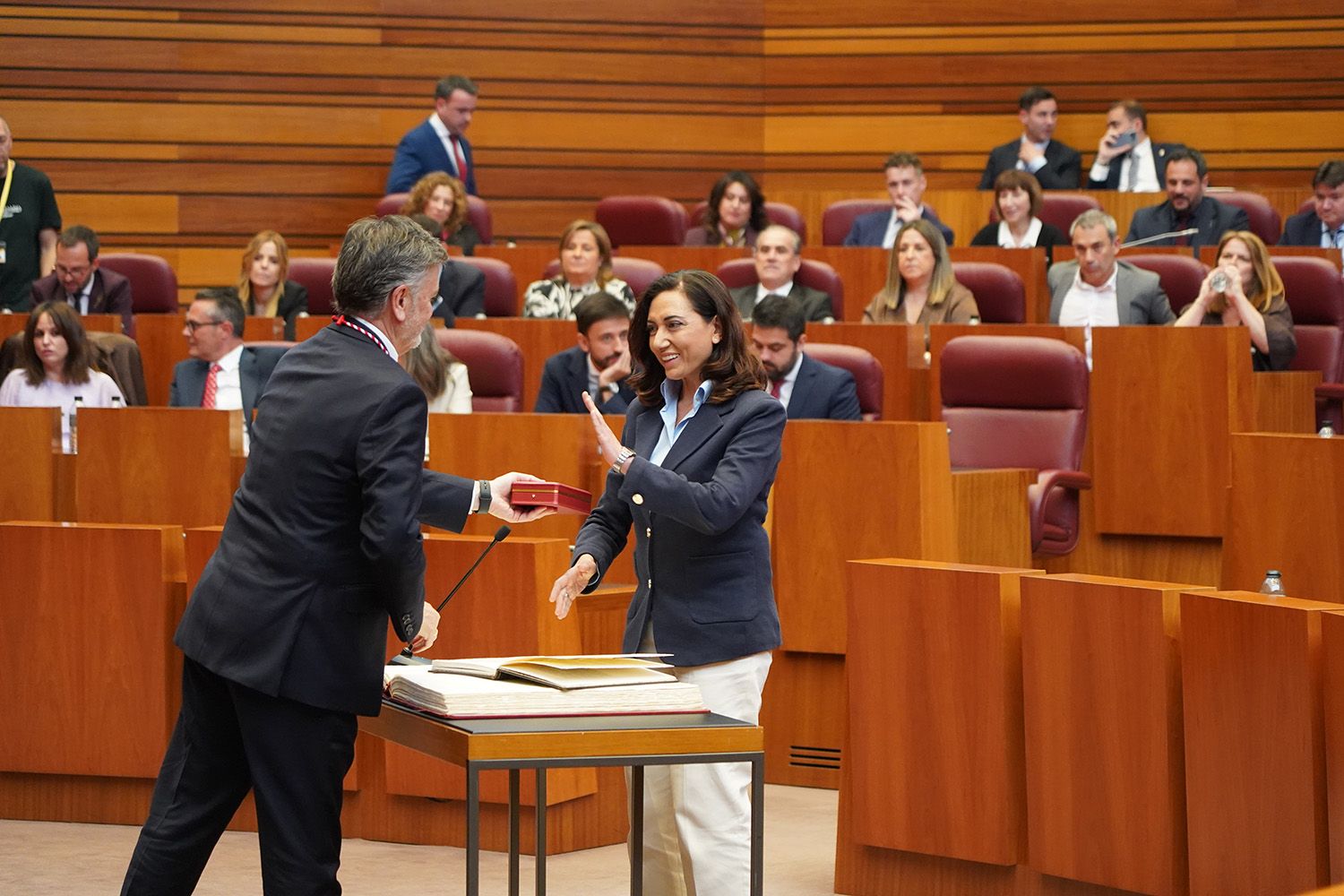 Alicia Gallego de UPL rechaza la medalla como procuradora ICAL Alicia Gallego de UPL rechaza la medalla como procuradora ICAL