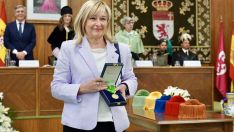 Ana del Ser recibe la primera Medalla Reina Urraca de la ULE: “Es un honor y una emoción muy grande” | Carlos S. Campillo / ICAL