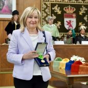 Ana del Ser recibe la primera Medalla Reina Urraca de la ULE: “Es un honor y una emoción muy grande” | Carlos S. Campillo / ICAL