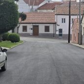 La Bañeza avanza en su plan de asfaltado y prepara nuevas actuaciones en la zona de Santa Elena