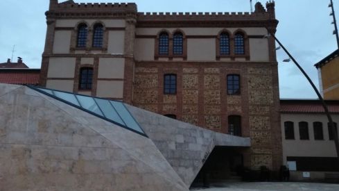 El Edificio Arau sigue sin salida: La mayoría de la oposición rechaza la moción para dinamizar su licitación