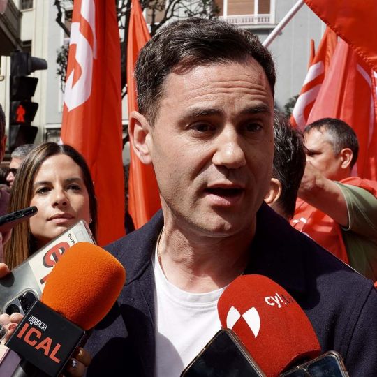 Javier Alfonso Cendón muestra su apoyo a José Luis Rodríguez Zapatero tras su imputación en el 'caso Plus Ultra' Javier Alfonso Cendón muestra su apoyo a José Luis Rodríguez Zapatero tras su imputación en el 'caso Plus Ultra'