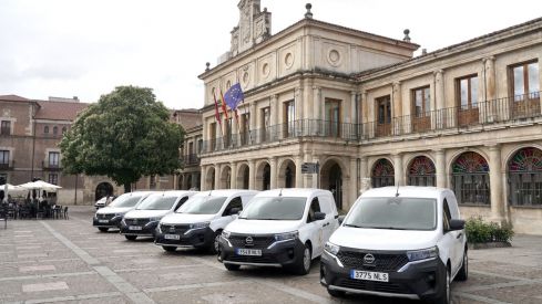 Del diésel al enchufe: León renueva su flota municipal con seis nuevos vehículos eléctricos | Carlos S. Campillo / ICAL