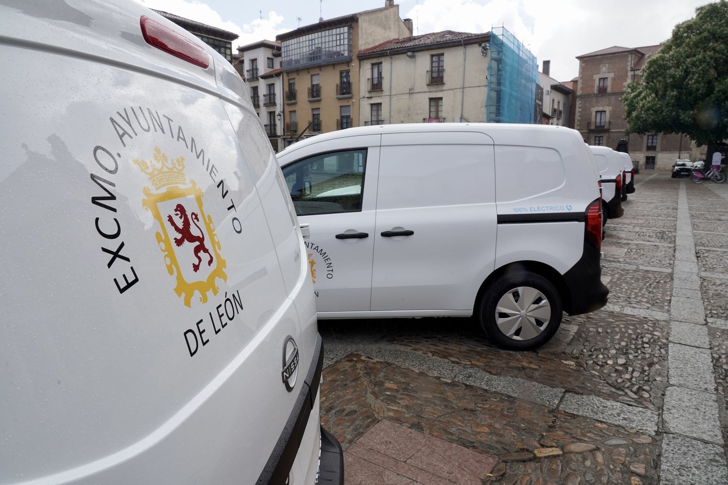 Presentación de nuevos vehículos eléctricos del Ayuntamiento de León | Carlos S. Campillo / ICAL