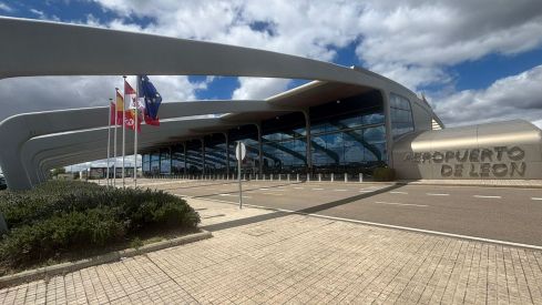León mueve ficha para activar la carga aérea en el Aeropuerto: Contactos con operadores y mejora de accesos