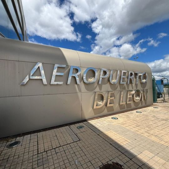 Aeropuerto de León | UPL exige al Gobierno que rectifique la partida presupuestaria para el aeropuerto de León e incluya la terminar de carga y el nuevo ILS