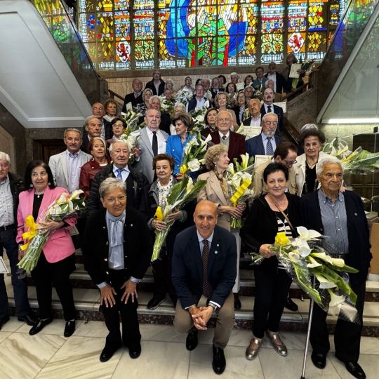 León rinde homenaje a 23 parejas en sus Bodas de Oro y Diamante en el Ayuntamiento