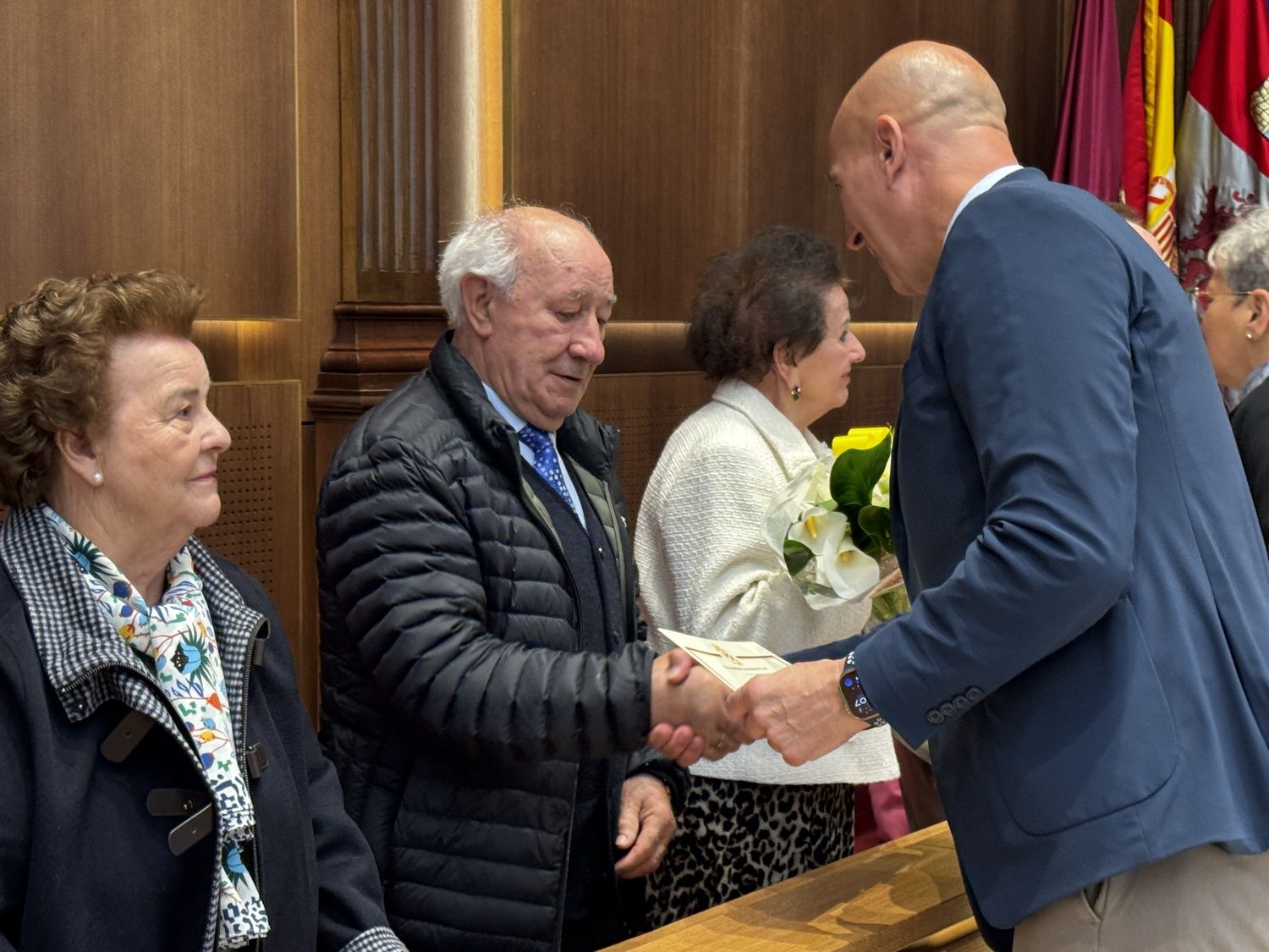 León rinde homenaje a 23 parejas en sus Bodas de Oro y Diamante en el Ayuntamiento