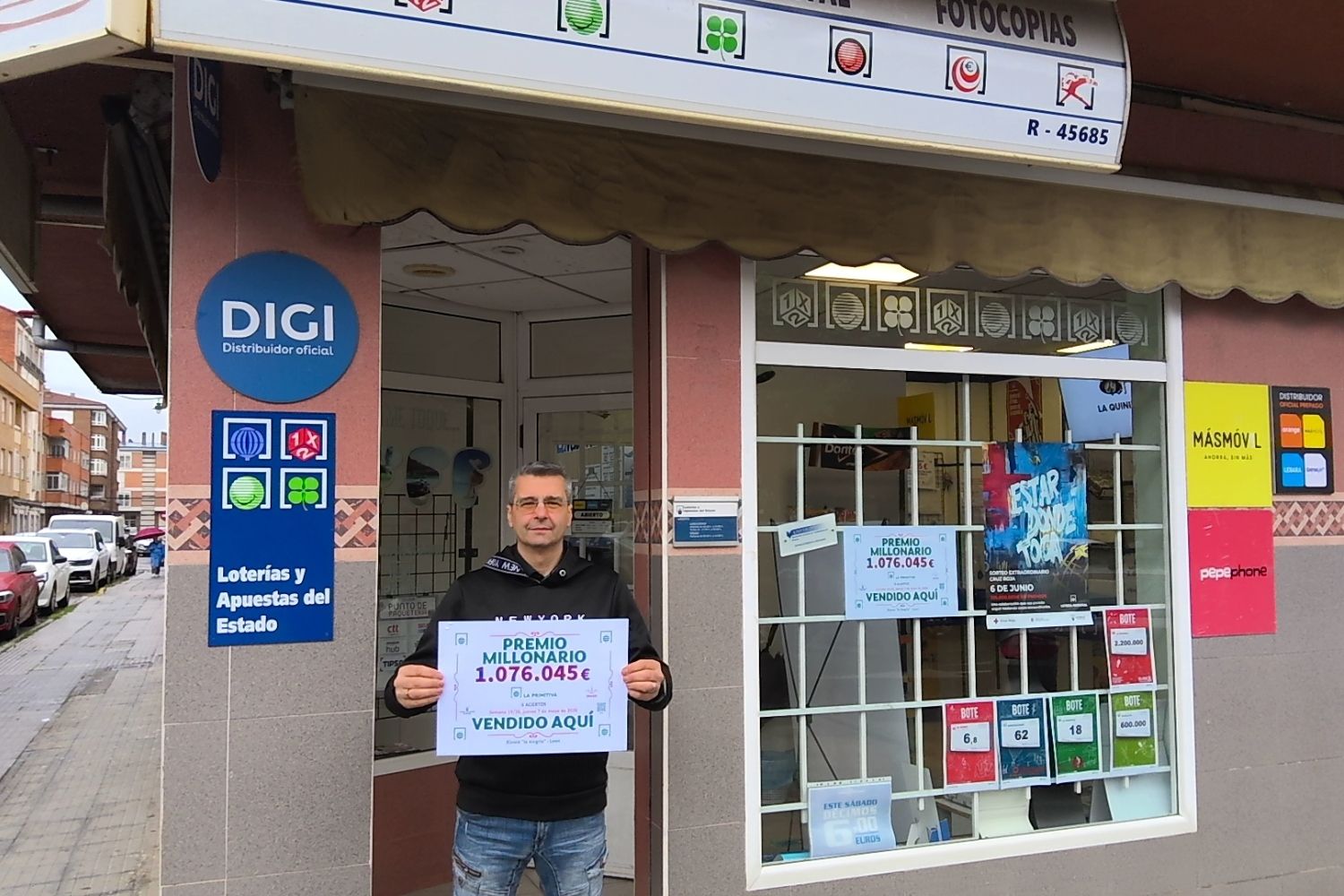 Kiosko La Alegría de la calle Demetrio Monteserín de León