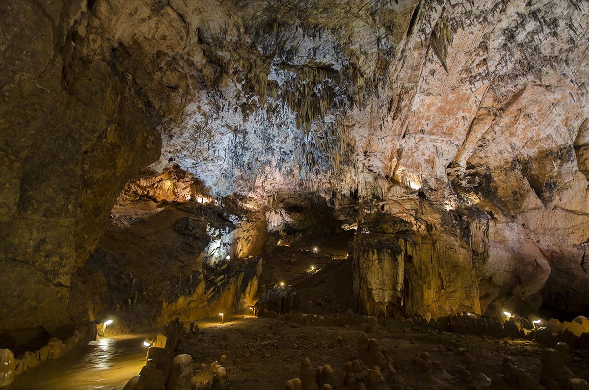 cuevas de valporquero