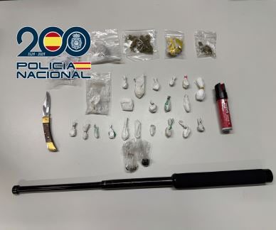 Objetos y drogas decomisadas en el operativo Objetos y drogas decomisadas en el operativo