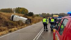 Imagen de archivo de los bomberos de la Diputación y la Guardia Civil en un accidente | Diputación de León Imagen de archivo de los bomberos de la Diputación y la Guardia Civil en un accidente | Diputación de León