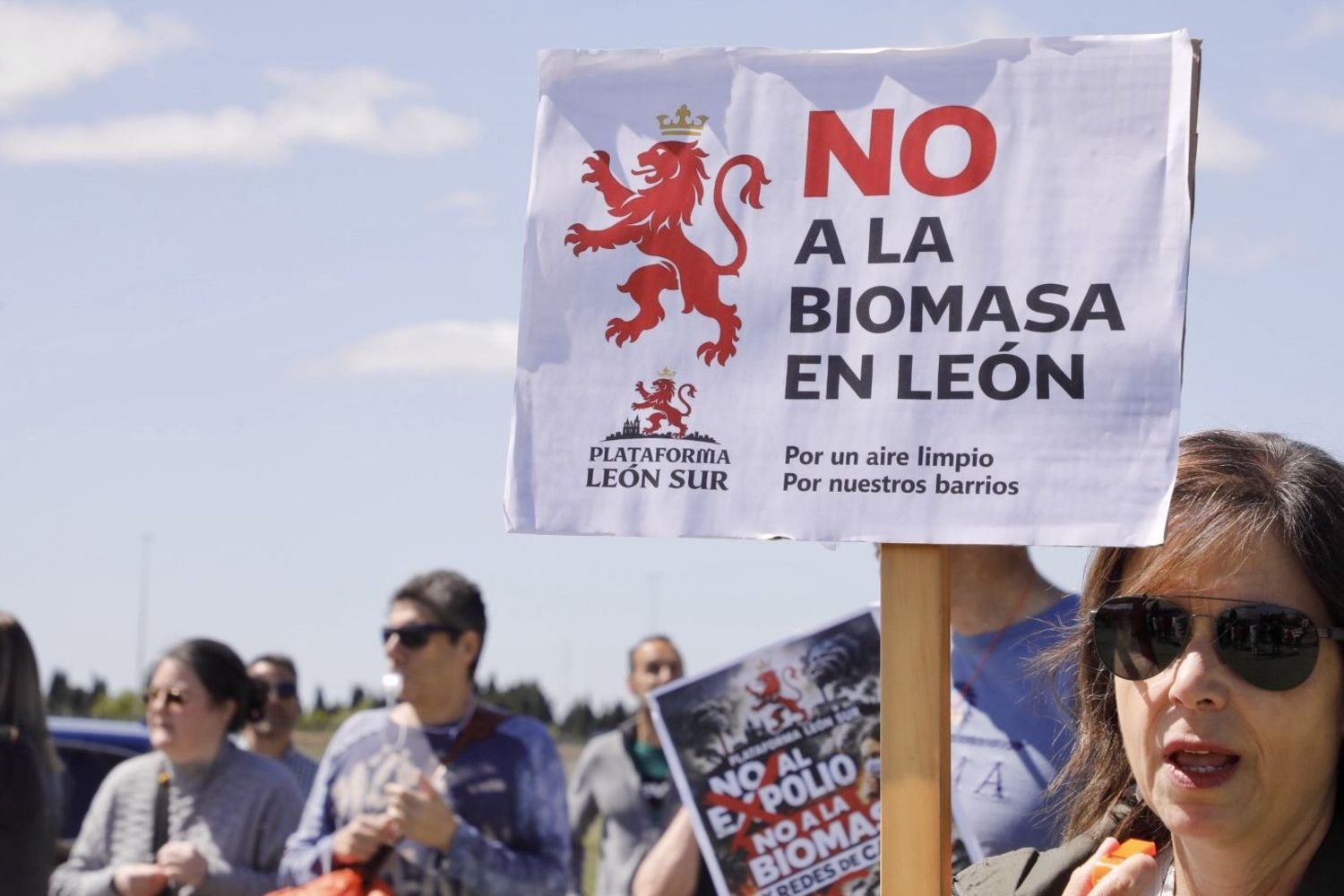 Concentración en protesta contra la planta de biomasa en de la Red de Calor de León | Carlos S. Campillo / ICAL