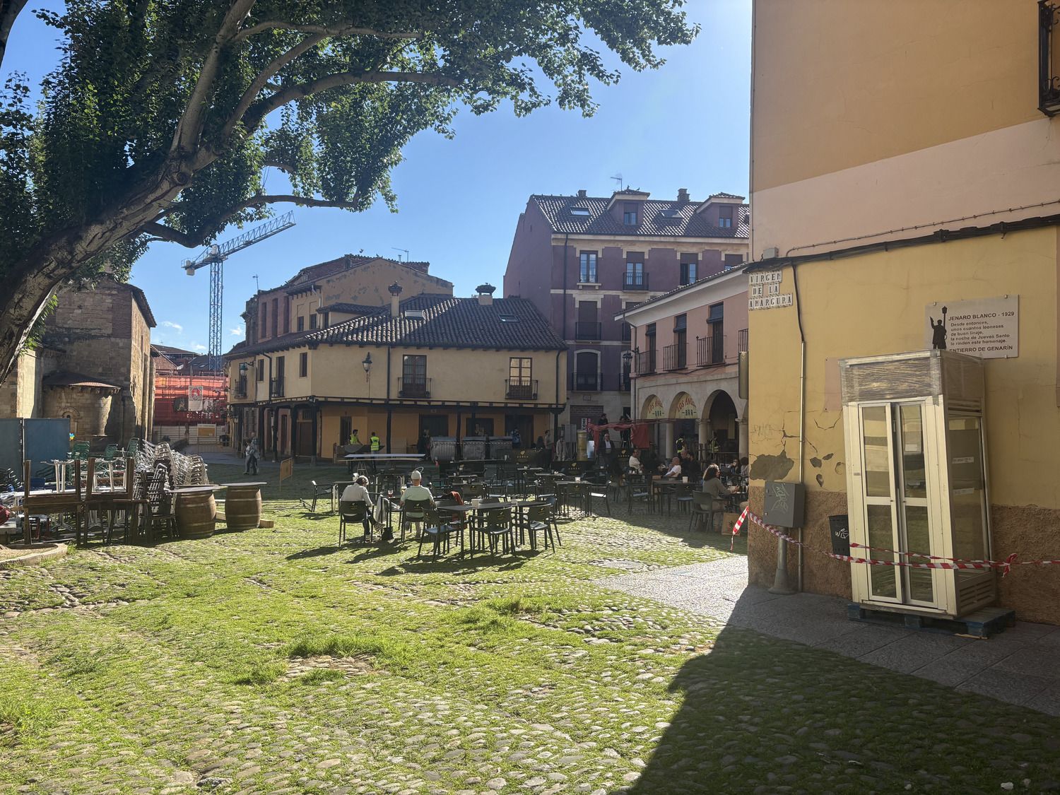 Plaza del Grano comienza a ambientarse para el rodaje de la película