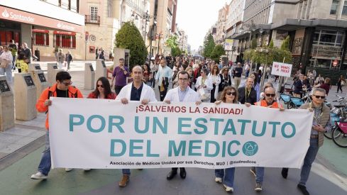  Los médicos de León alertan de una “escalada del conflicto” si no se abre la negociación del Estatuto propio | Carlos S. Campillo / ICAL