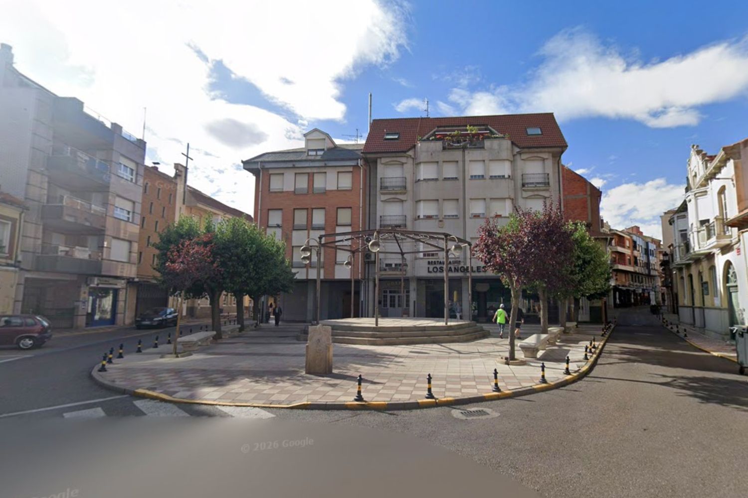 Atropellan a una septuagenaria en plaza Obispo Alcolea de La Bañeza Atropellan a una septuagenaria en plaza Obispo Alcolea de La Bañeza