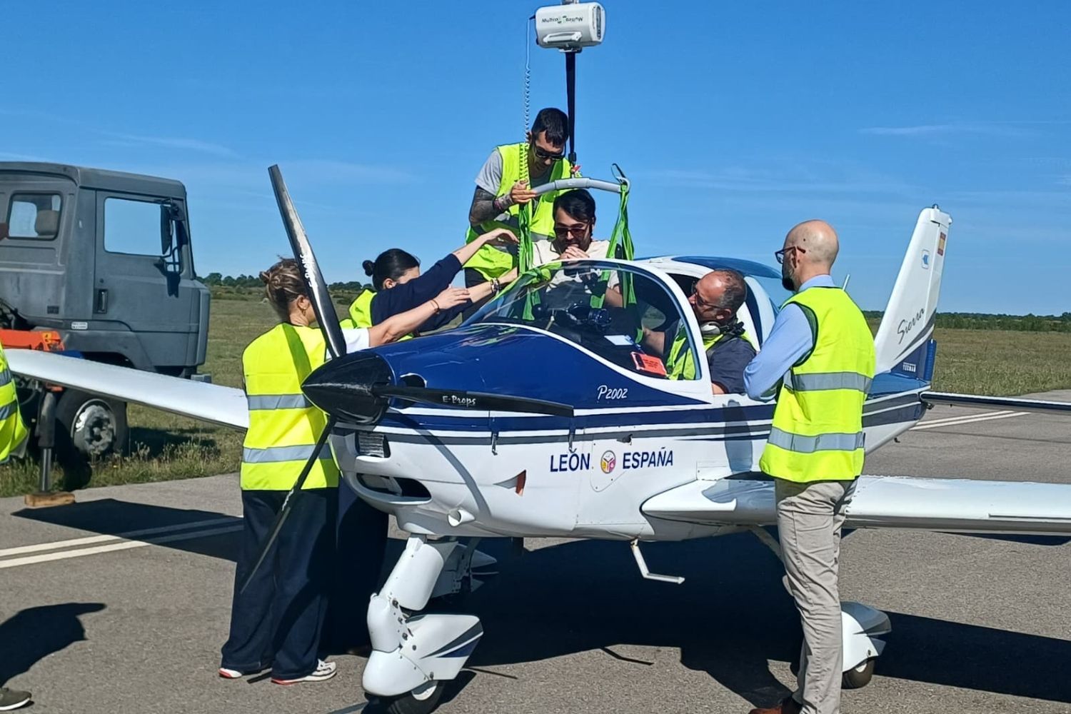 Inclusión en el aire: 24 usuarios del CRE de San Andrés del Rabanedo participan en vuelos adaptados en La Virgen del Camino