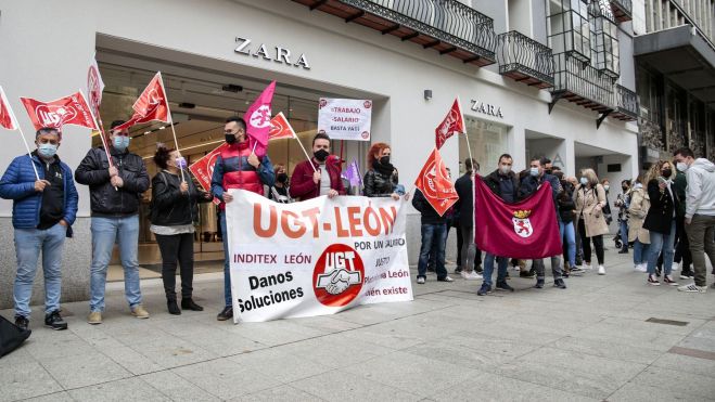 UGT planta cara al convenio ARTE y llama a la huelga al sector del textil en León | Carlos S. Campillo / ICAL UGT planta cara al convenio ARTE y llama a la huelga al sector del textil en León | Carlos S. Campillo / ICAL
