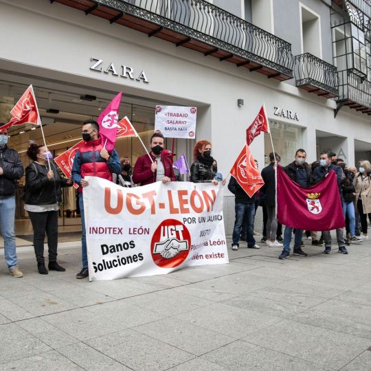UGT planta cara al convenio ARTE y llama a la huelga al sector del textil en León | Carlos S. Campillo / ICAL UGT planta cara al convenio ARTE y llama a la huelga al sector del textil en León | Carlos S. Campillo / ICAL