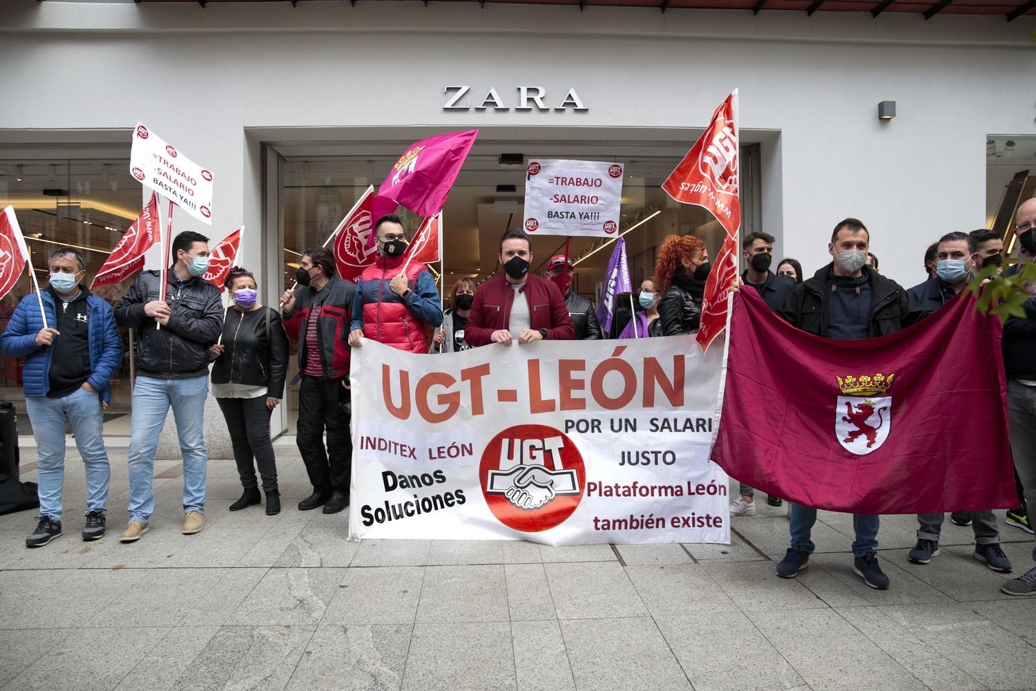 Concentración de los trabajadores del Grupo Inditex por la falta de avance de la negociación del Pacto de la Plataforma Logística de León | Carlos S. Campillo / ICAL