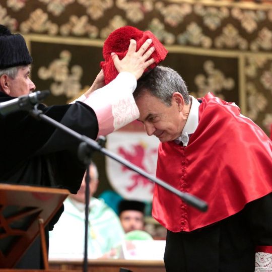 La ULE se plantea retirar el Honoris Causa a Zapatero si “se confirman los indicios” del caso Plus Ultra | Carlos S. Campillo / ICAL La ULE se plantea retirar el Honoris Causa a Zapatero si “se confirman los indicios” del caso Plus Ultra | Carlos S. Campillo / ICAL