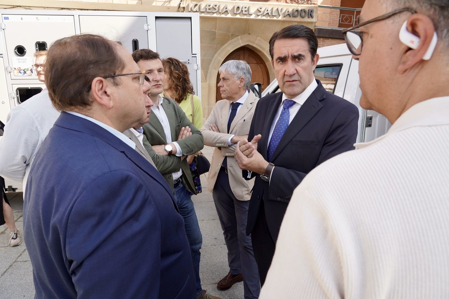 Entrega de puntos limpios móviles al Ayuntamiento de Valencia de Don Juan | Carlos S. Campillo / ICAL Entrega de puntos limpios móviles al Ayuntamiento de Valencia de Don Juan | Carlos S. Campillo / ICAL