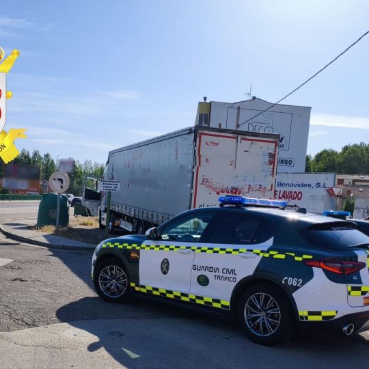 Investigan a un camionero por cuadruplicar la tasa de alcoholemia mientras circulaba en la N-120 en Hospital de Órbigo (León) Investigan a un camionero por cuadruplicar la tasa de alcoholemia mientras circulaba en la N-120 en Hospital de Órbigo (León)
