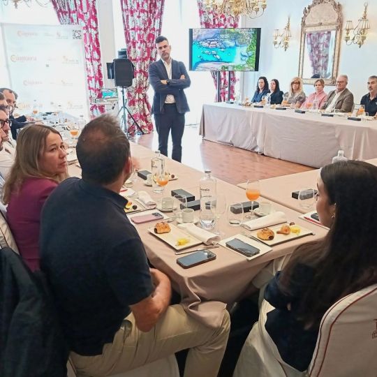 La Cámara de Comercio de León y HP SCDS alían el liderazgo empresarial con el potencial de la Inteligencia Artificial La Cámara de Comercio de León y HP SCDS alían el liderazgo empresarial con el potencial de la Inteligencia Artificial