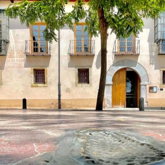 El Archivo Histórico de León abre sus puertas para descubrir ocho siglos de historia El Archivo Histórico de León abre sus puertas para descubrir ocho siglos de historia