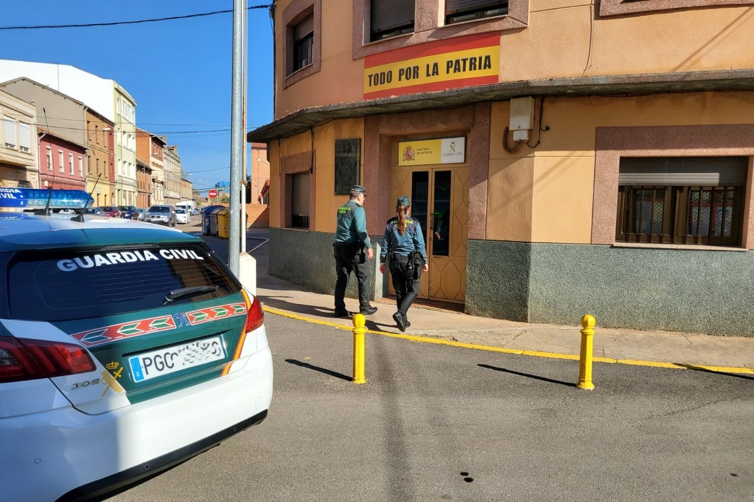 Dos investigados por estafar 1.400 euros a un hombre de La Bañeza con falsas citas por internet