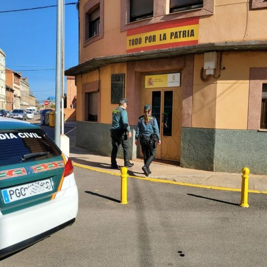 Dos investigados por estafar 1.400 euros a un hombre de La Bañeza con falsas citas por internet Dos investigados por estafar 1.400 euros a un hombre de La Bañeza con falsas citas por internet