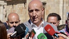 José Antonio Diez, alcalde de León, durante la presentación del X Salón del Vehículo Nuevo Acole-Cel | Carlos S. Campillo / ICAL