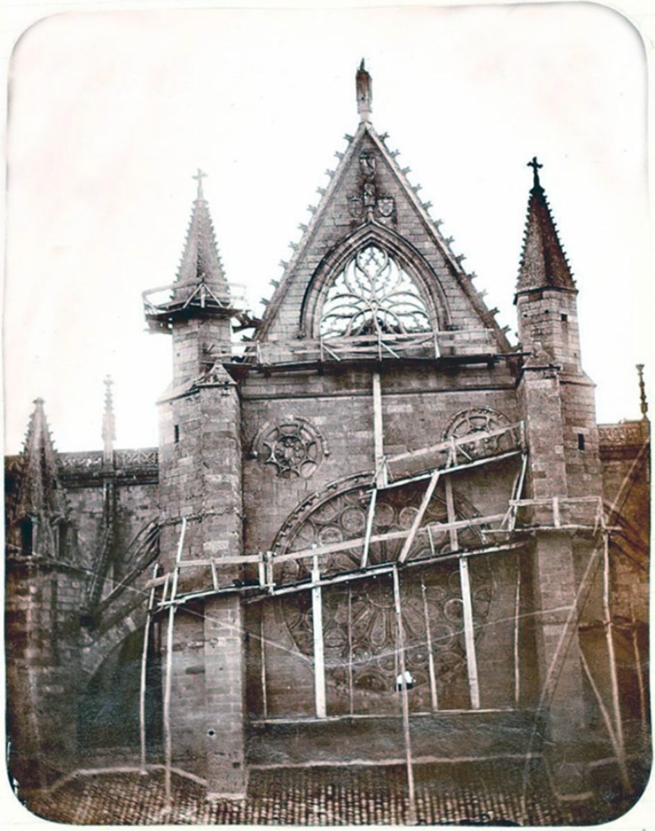 Restauración del hastial de la fachada norte de la Catedral de León en 1875 | León Antiguo - José Luis Santos Flórez