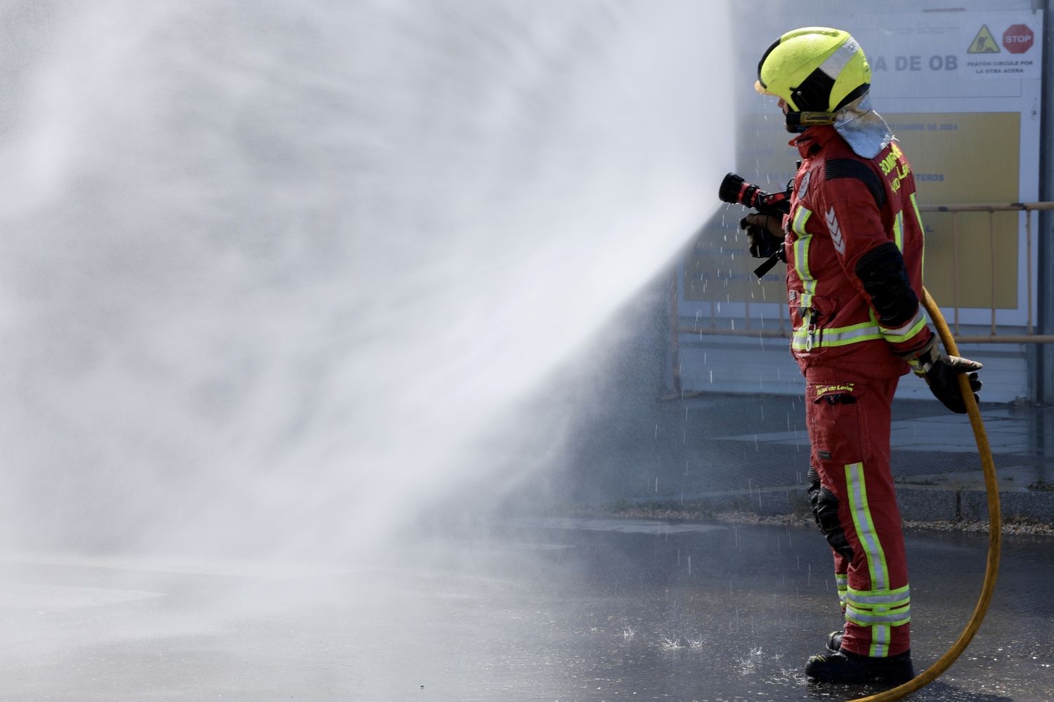 Fuga de gas en las obras de un edificio en el barrio de La Palomera de León | Carlos S. Campillo / ICAL Fuga de gas en las obras de un edificio en el barrio de La Palomera de León | Carlos S. Campillo / ICAL