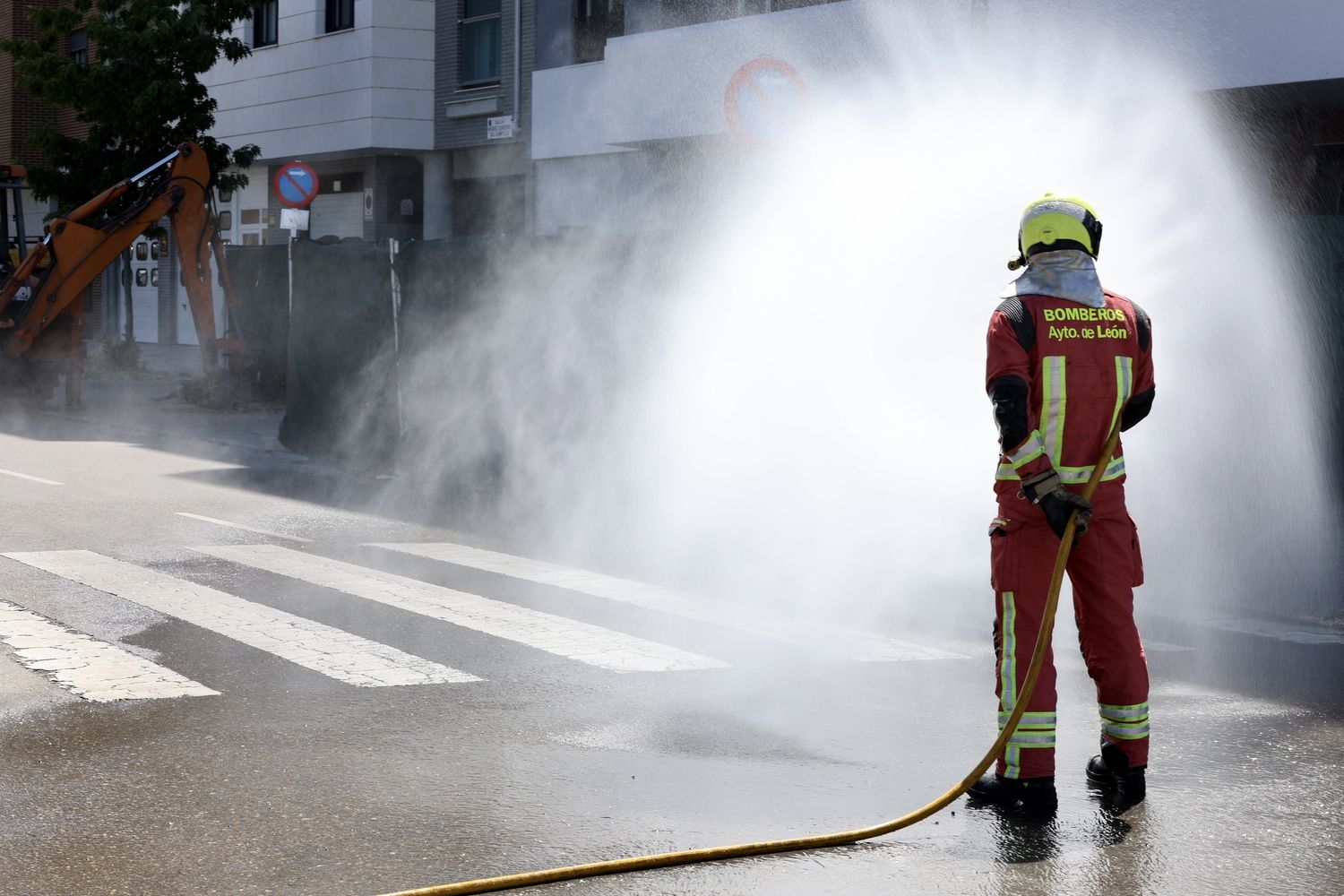 Fuga de gas en las obras de un edificio en el barrio de La Palomera de León | Carlos S. Campillo / ICAL Fuga de gas en las obras de un edificio en el barrio de La Palomera de León | Carlos S. Campillo / ICAL