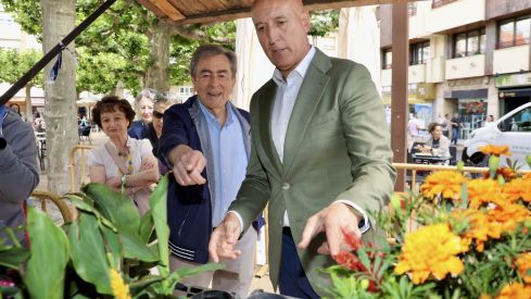 El Ayuntamiento de León reparte más de 2.000 plantas con motivo del Día del Medio Ambiente | Carlos S. Campillo / ICAL